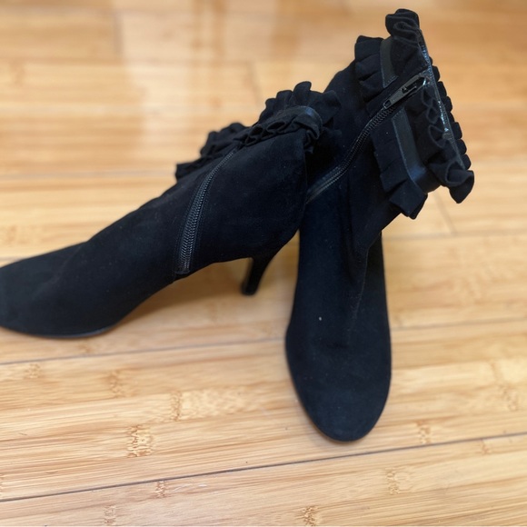 Amalfi Black Booties by Rangoni size 7 - Picture 6 of 6